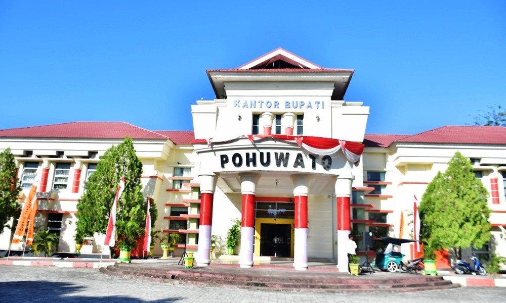 28 Imbauan untuk memasang bendera dan umbul-umbul dalam rangka menyambut HUT ke-78 Proklamasi Kemerdekaan RI di Kabupaten Pohuwato sudah nampak.